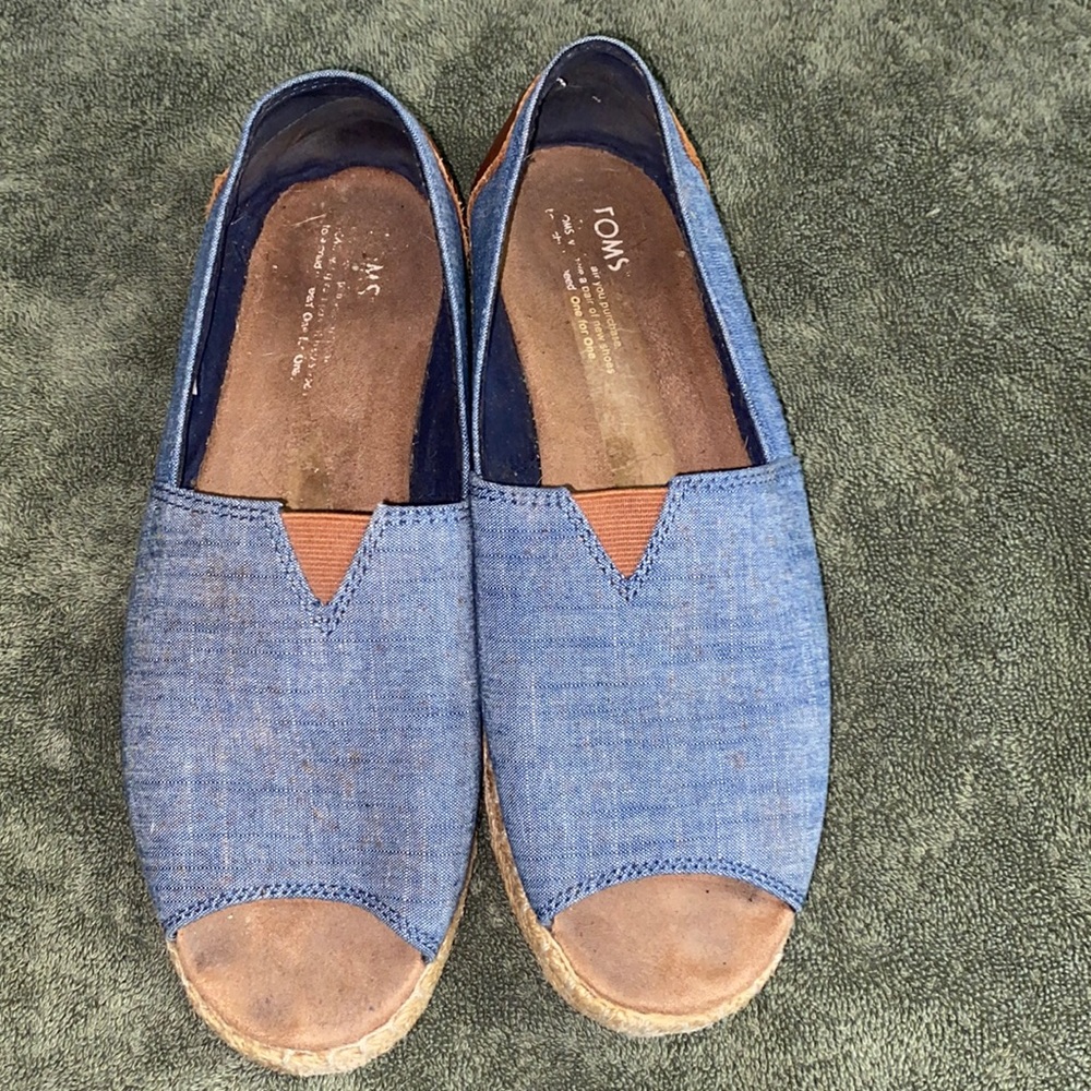 Size 9 Toms